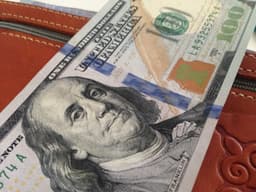 Доллар США подорожал на 1,54 тенге