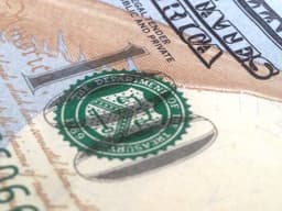 Курс доллара на 17 февраля — 357,71 тенге