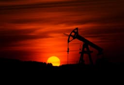 Нефть упала ниже 25 долларов